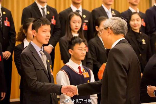 【最新黑料六點半免費觀看網站】政黨支撐率方面